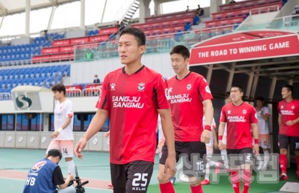 사본 -안태현_선수입장.jpg