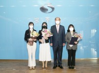 [기획예산담당관실]왼쪽부터 이효정, 류수민, 강영석 시장, 김자연).jpg