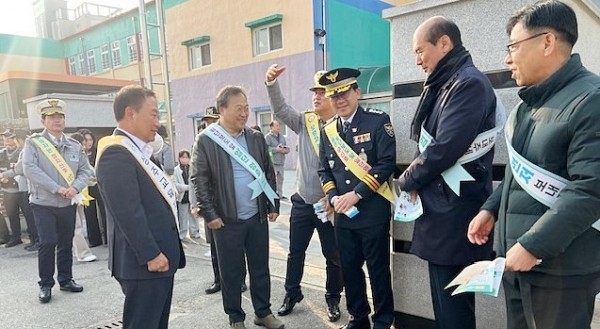 등굣길 어린이 교통안전.jpg